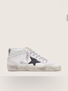 Golden Goose
Mid-Star sneakers with laminated heel tab and glittery laces